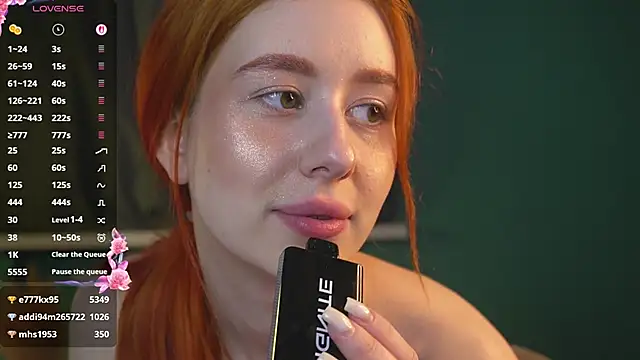 Lisafoxy_'s cam snapshot