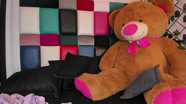 liany_taylor's cam snapshot