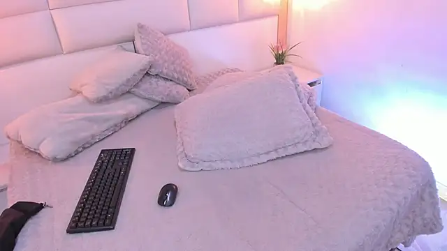 Sofia_clk's cam snapshot