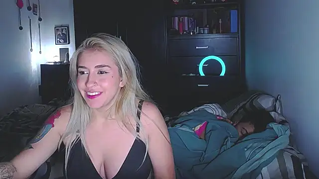 sara_and_jhon's cam snapshot