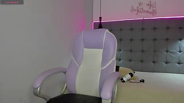 scarletcherry18 live sex cam