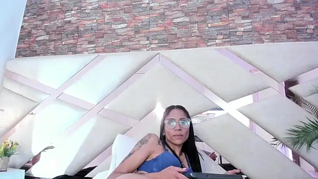 sophie_pariss's cam snapshot