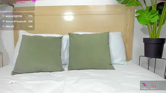 lili_cardenas_'s cam snapshot