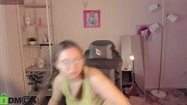 Nuura_Moore's cam snapshot