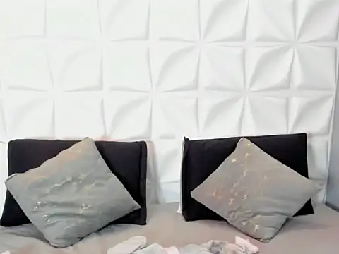 EmilyReddoll live sex cam