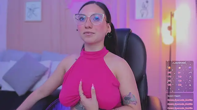 lucy_neil's cam snapshot