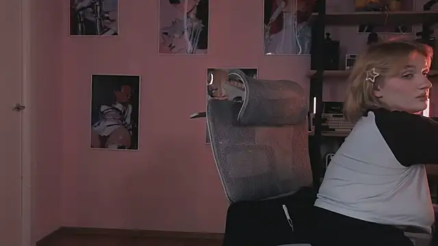 ELLIEJAY's cam snapshot