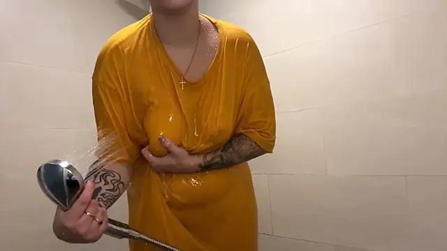 LuxureMia's cam snapshot