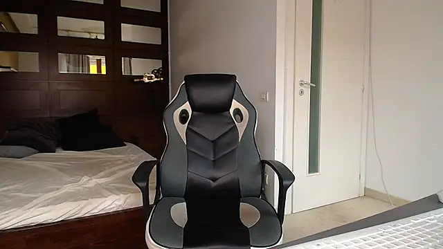 ElijahThorne's cam snapshot