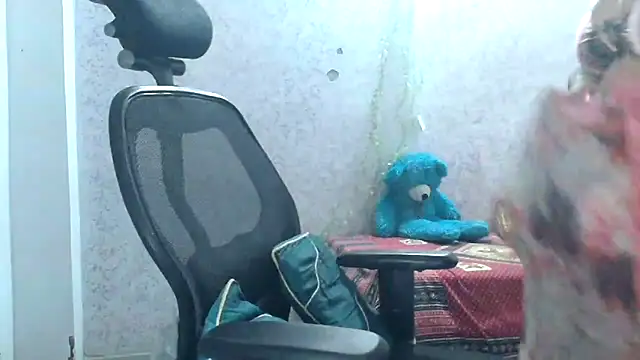 SimmiQueen_77's cam snapshot