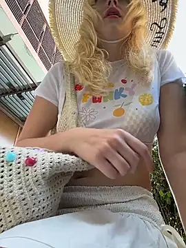 RonnieKiss live sex cam