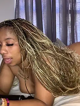 CurvyDesire1's cam snapshot