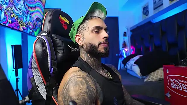 logan_hugh8's cam snapshot