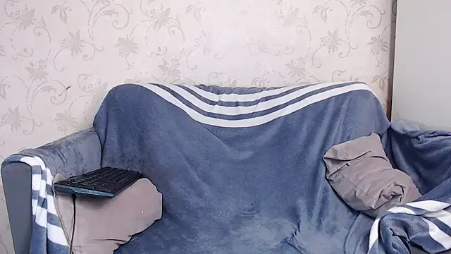 evaa_here_'s cam snapshot