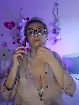 BellaBellaHot live sex cam