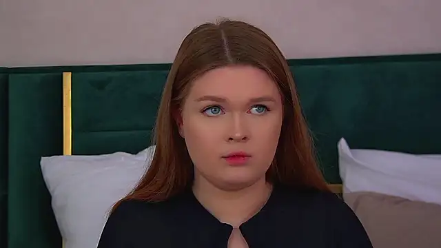 CrystalLyons live sex cam