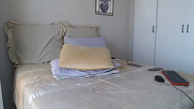 Juicypussyxx1's cam snapshot