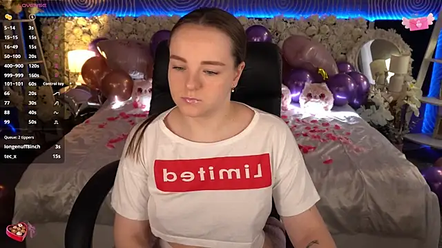 FoxyShy live sex cam