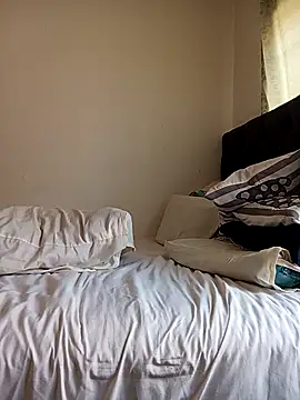 sluttylaura21 live sex cam