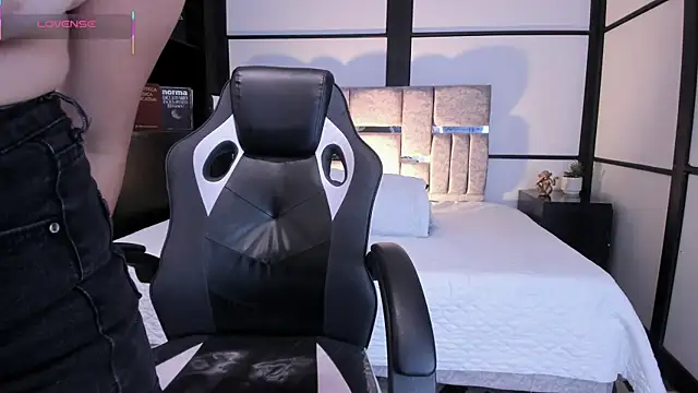 SamaraAnders_'s cam snapshot