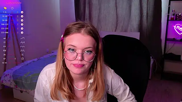 Elioraa's cam snapshot