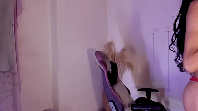 carolinemiller7 live sex cam