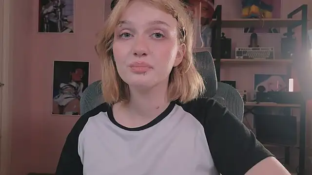 ELLIEJAY's cam snapshot