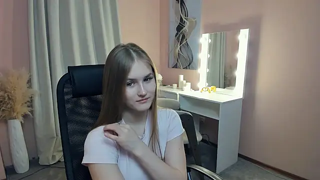 LoiseDumez's cam snapshot