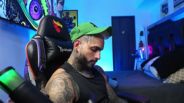 logan_hugh8 live sex cam