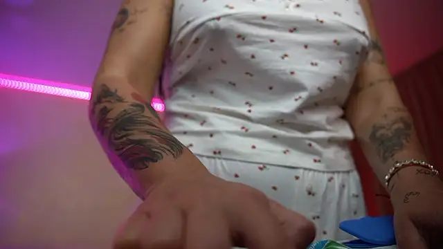 LaylaCruzRose live sex cam