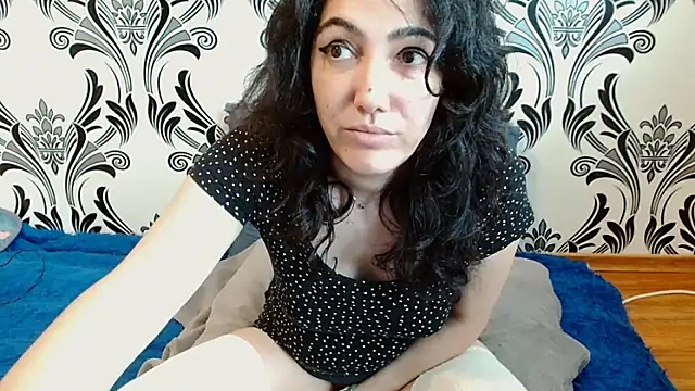 CharmingWitchy's cam snapshot