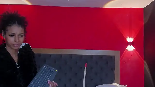 YayaHilton live sex cam