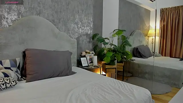 LisaCroft live sex cam