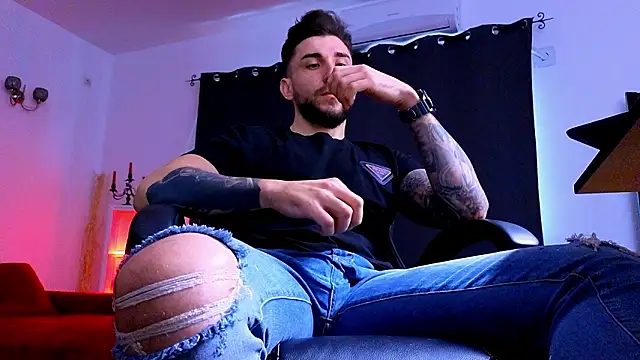 MightyAaron66 live sex cam