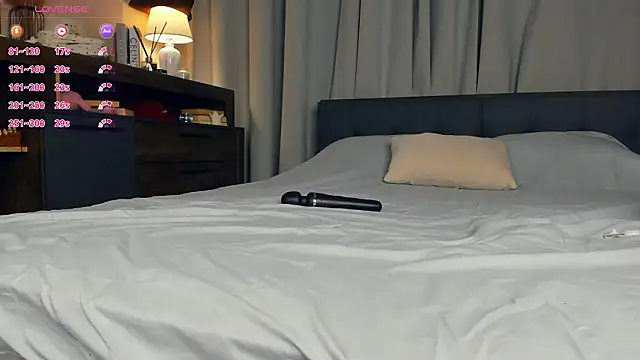 DracosMoon live sex cam