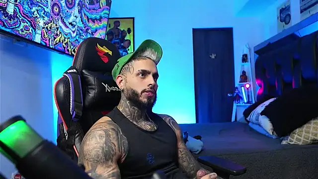 logan_hugh8 live sex cam