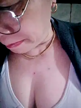 small-house123's cam snapshot