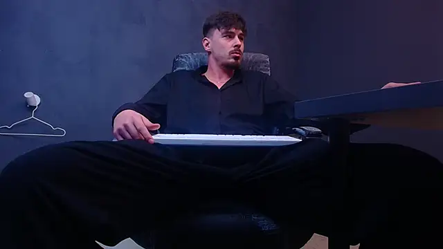 EnzoRace live sex cam