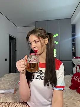 CurlyLara's cam snapshot