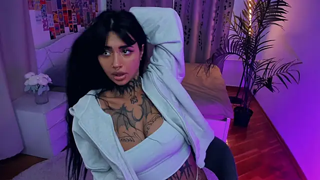 CharimgSabrina's cam snapshot