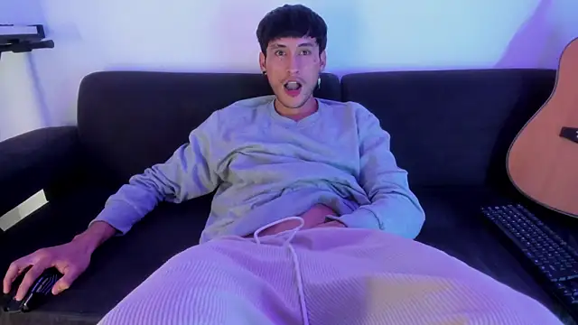 Henrikk_senn live sex cam