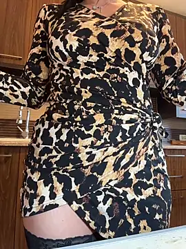 Hotmomcheckk_'s cam snapshot