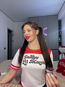 CurlyLara's cam snapshot