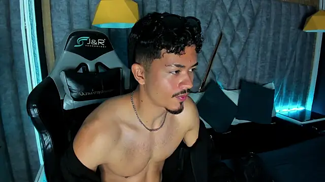 NicolaiKarav live sex cam