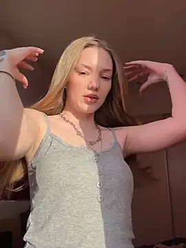 MilaMoone live sex cam