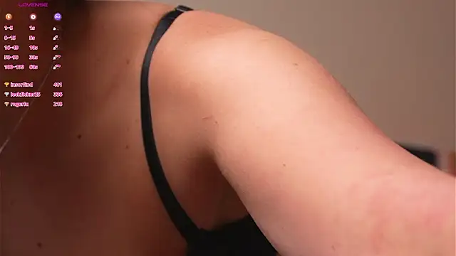 YaraAveiri's cam snapshot