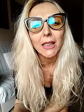 _sexyBLONDE46_'s cam snapshot