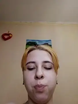 Gussie_Bridie's cam snapshot