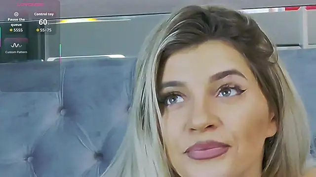 Lorehottie's cam snapshot