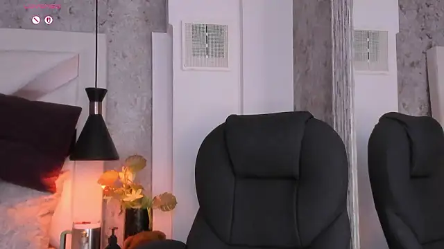 Megan-8's cam snapshot